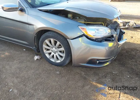 2013 Chrysler 200 Limited из США, поврежденный, VIN 1C3CCBCG3DN601814